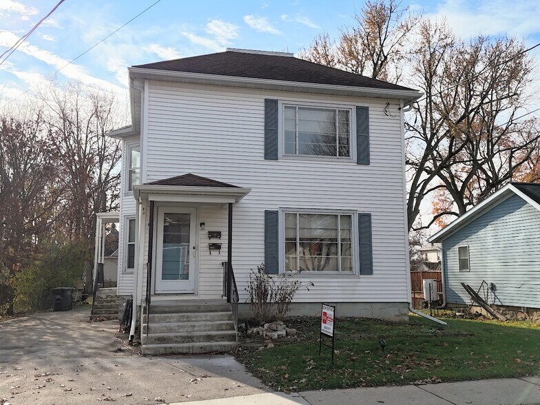 Building Photo - 509 Oak St