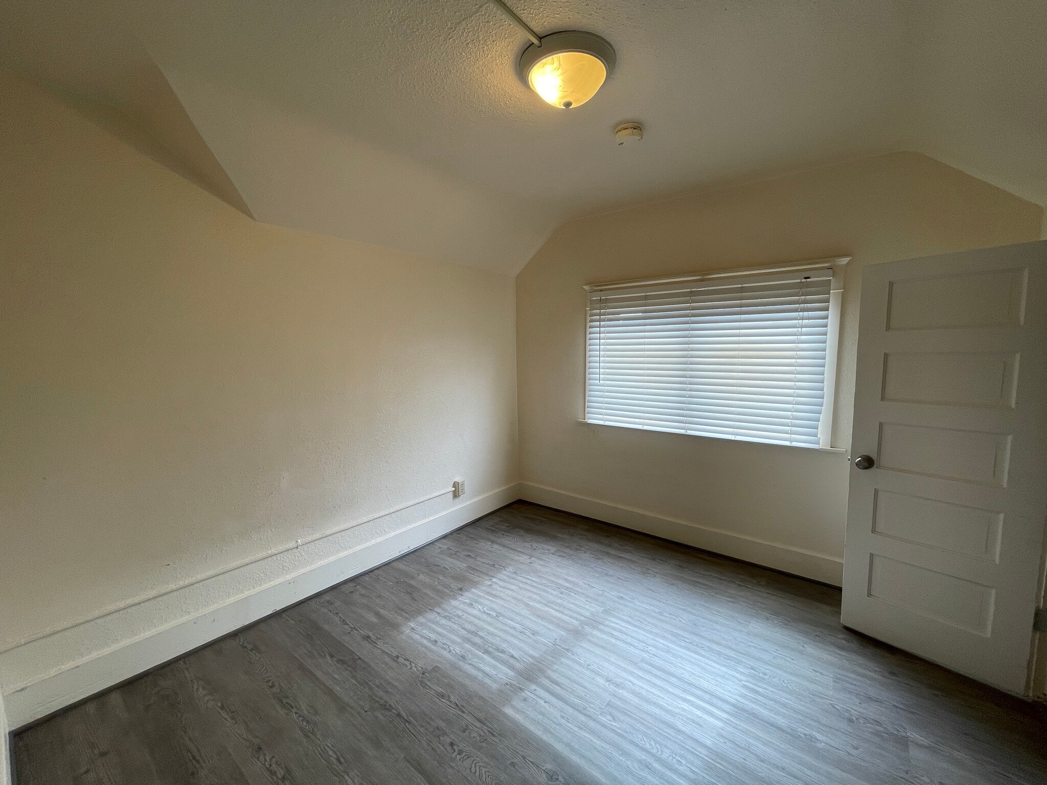 Building Photo - 412 S Mission St