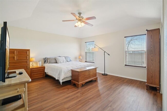 Building Photo - 410 S Water Ln