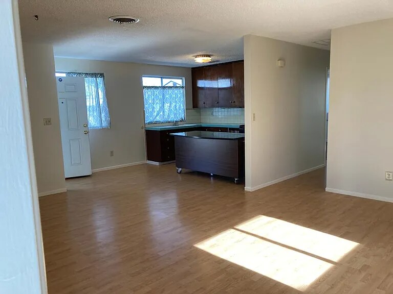 Building Photo - 401 Arnold St