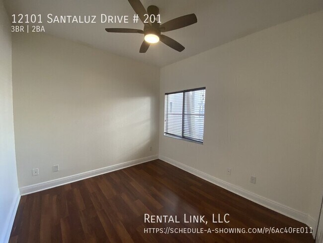 Building Photo - 12101 Santaluz Dr