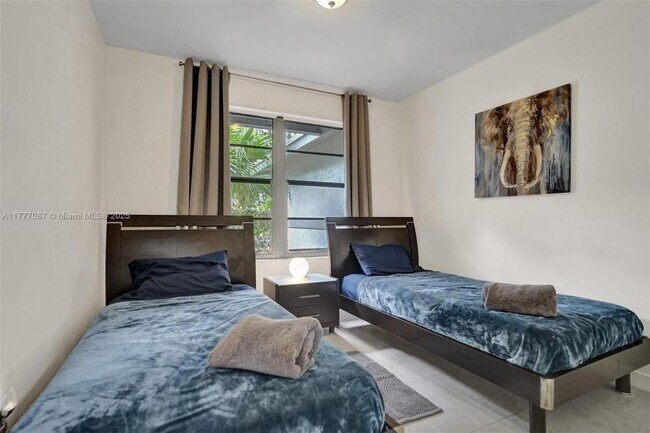 Building Photo - 5 bedroom in North Miami Beach FL 33179