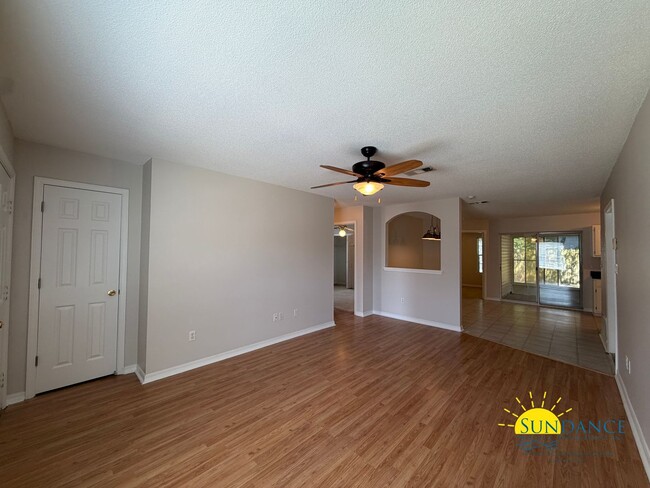 Building Photo - Great 3 Bedroom Home in Fort Walton Beach!