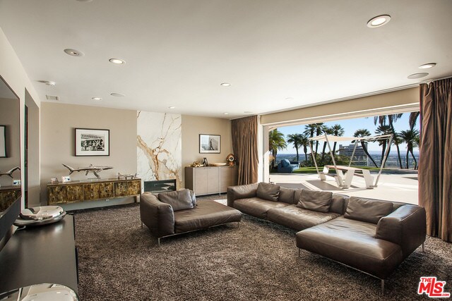 Building Photo - 9444 Sierra Mar Pl