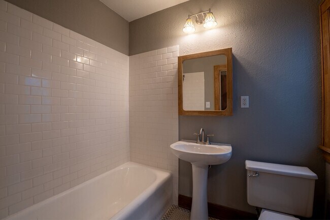 Building Photo - 4202 W Martin Dr