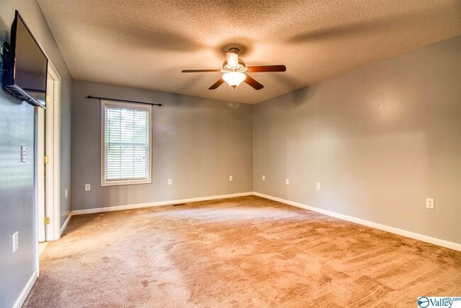 Building Photo - 328 Land Cir