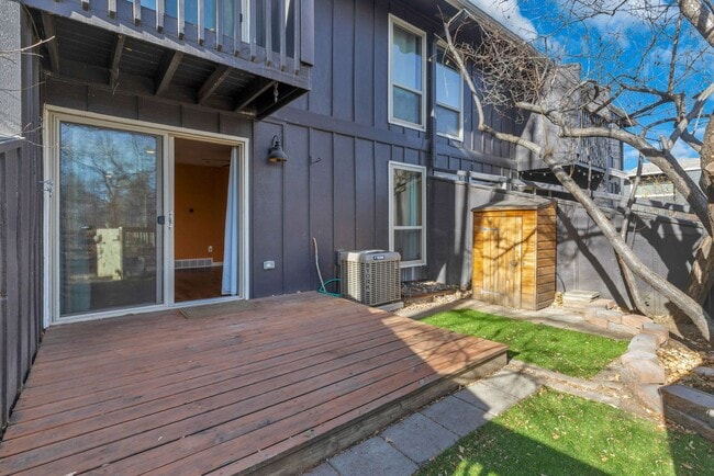 Building Photo - Available NOW! 3 Bedroom 2 Bath Beautiful Home in BOULDER!