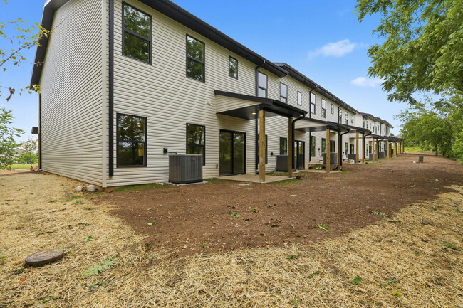 Building Photo - 2175 W Parkview Ave