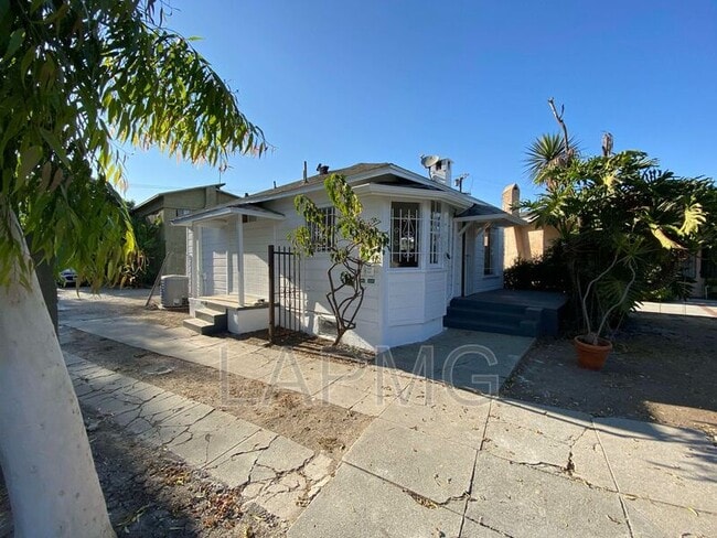 Building Photo - 2215-2217 1/2 S. Curson Avenue