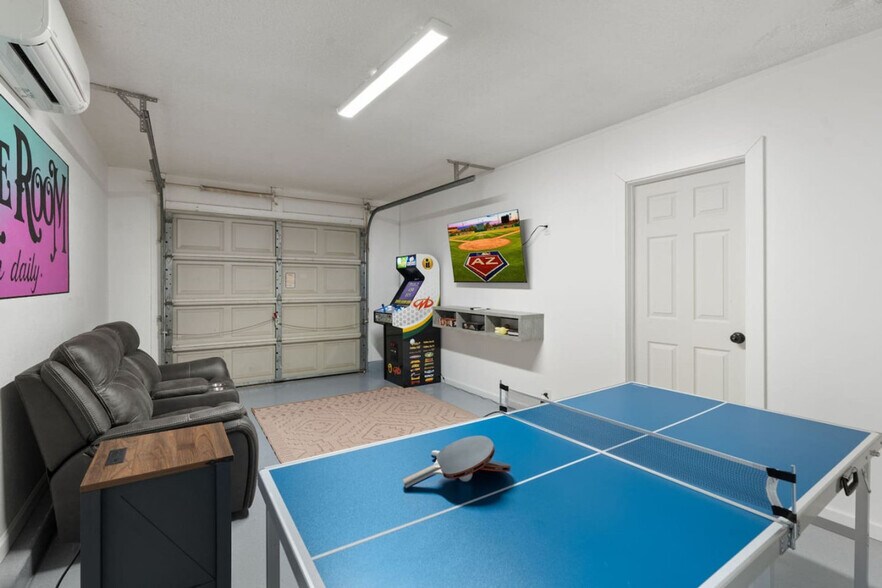 Building Photo - 6415 E Beverly Ln