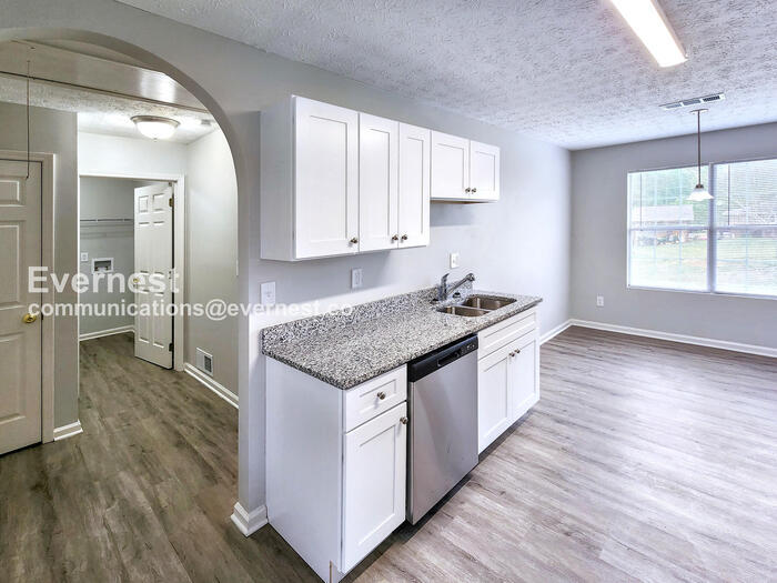 Building Photo - 707 Cloverdale Dr