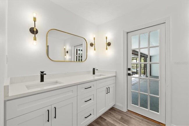 Building Photo - 11218 Creek View Dr