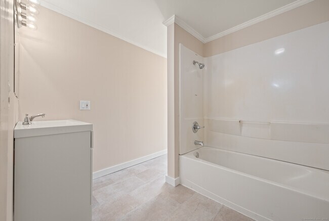 Building Photo - 11 Schwanda Rd