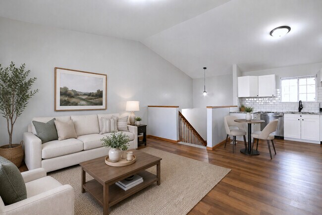 Building Photo - 19 E Pineview Dr