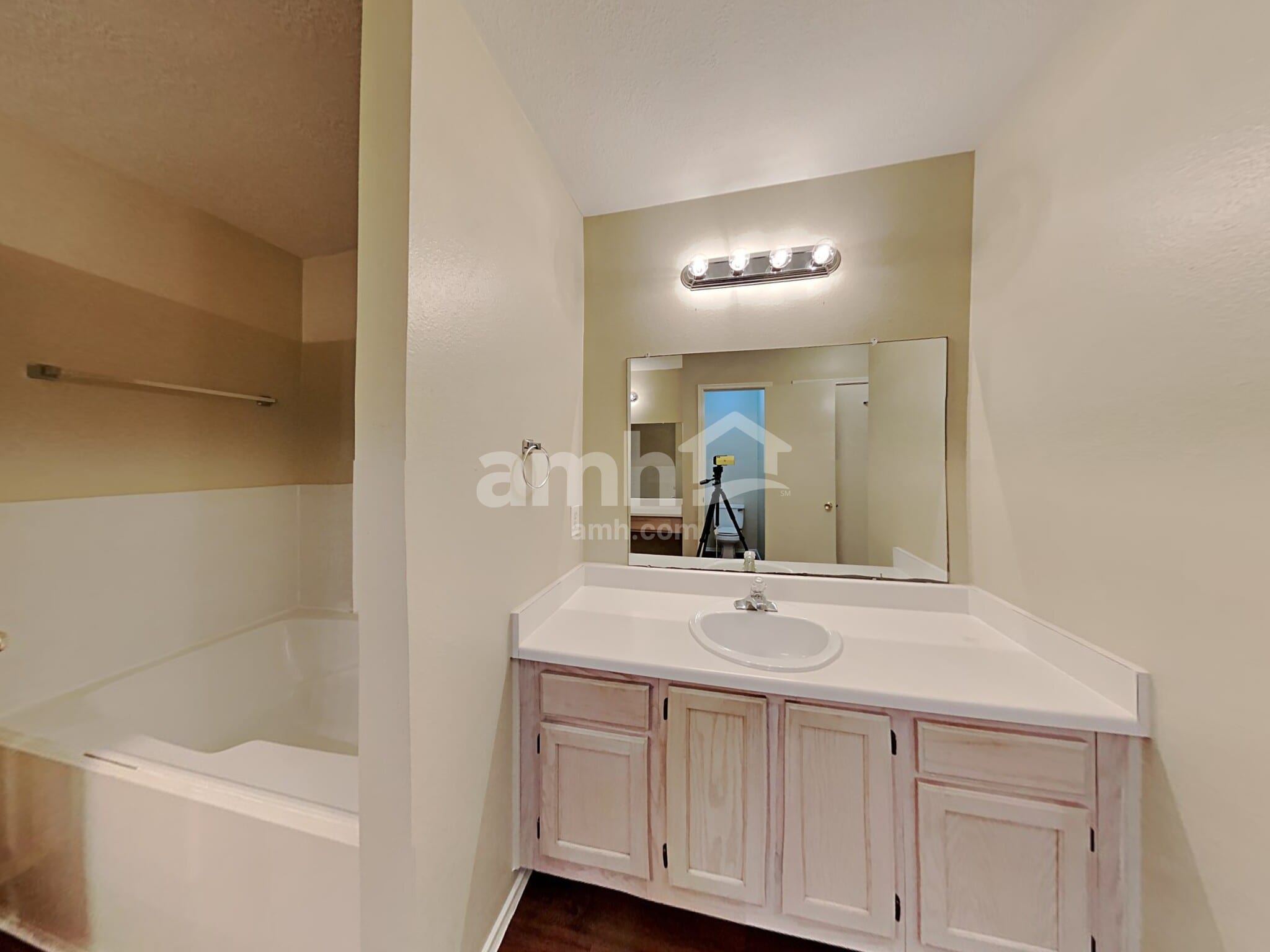 Building Photo - 4135 President's Dr W