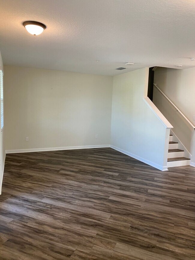 Building Photo - STOREY PARK - 3BR/2.5BA TOWNHOME WITH 2 CAR GARAGE