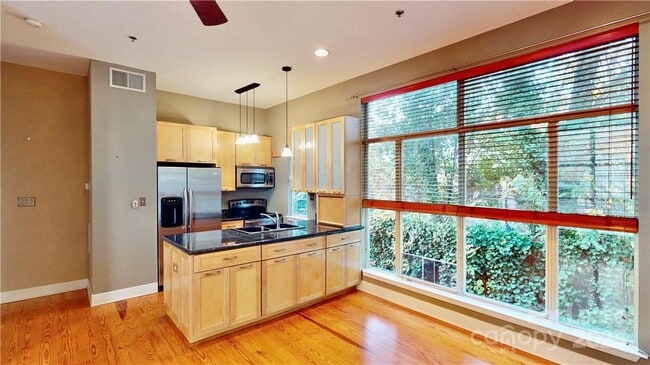Building Photo - 2062 Atherton Heights Ln