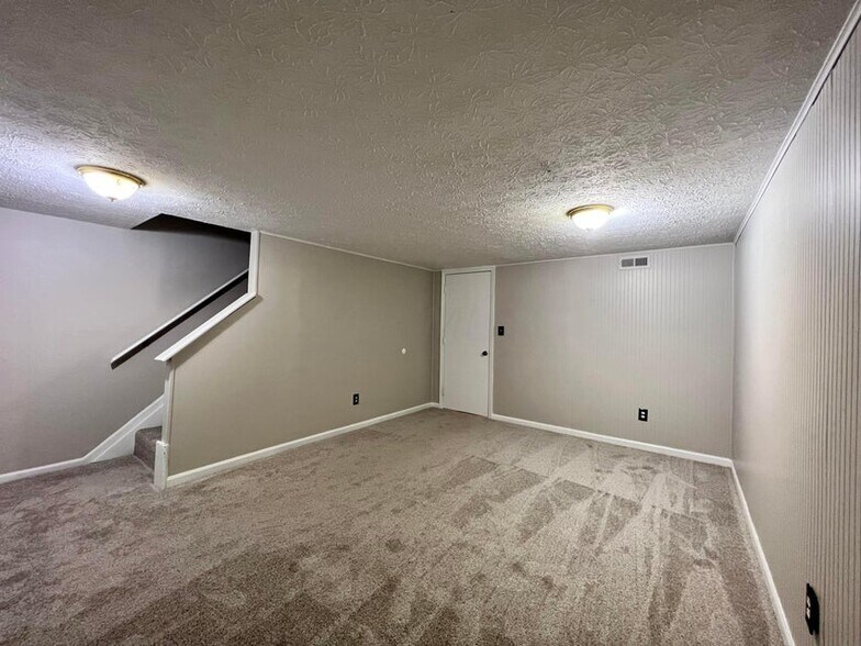 Building Photo - 5372 Portland St