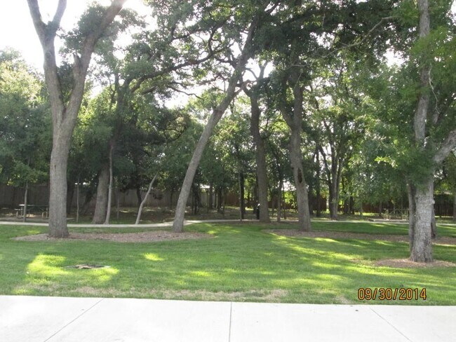 Building Photo - 5801 Knoll Pines Pass
