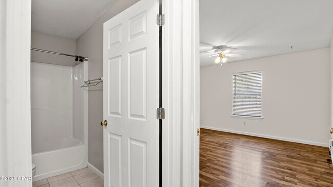 Building Photo - 5625 S Lagoon Dr