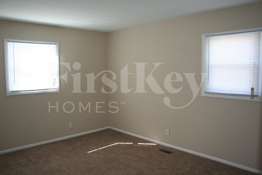 Building Photo - 9538 E 39th St