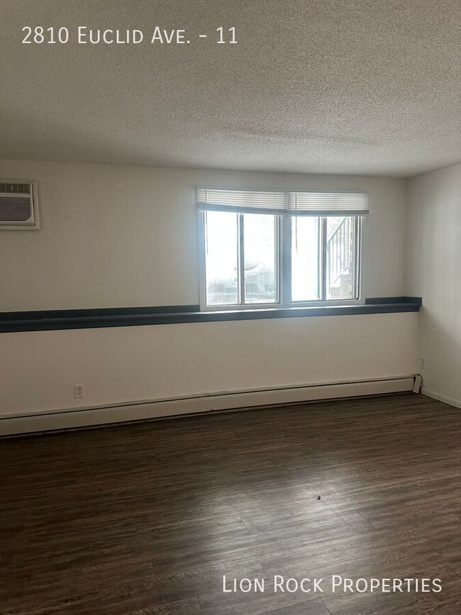 Building Photo - Pet Friendly! Charming 2-Bedroom Apartment...