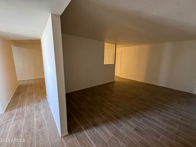 Building Photo - 1718 W Oraibi Dr