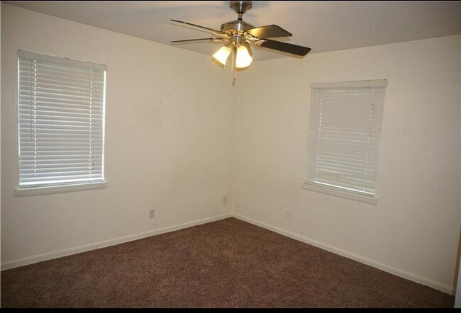 Building Photo - Beautiful 3 Bed 1.5 Bath in Midwest City