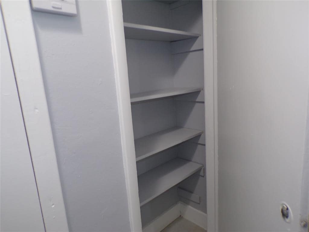 Building Photo - 2725 SW 9th St