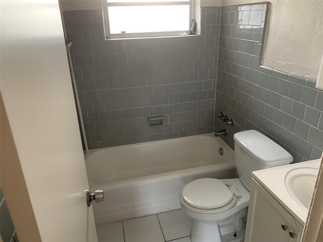 Building Photo - 7553 Farragut St