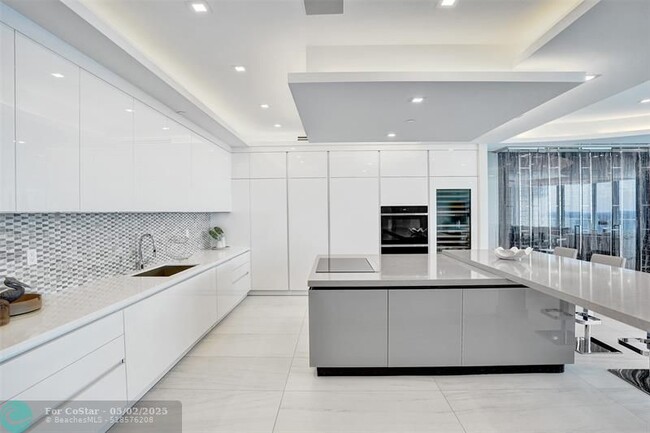 Building Photo - 701 N Fort Lauderdale Beach Blvd