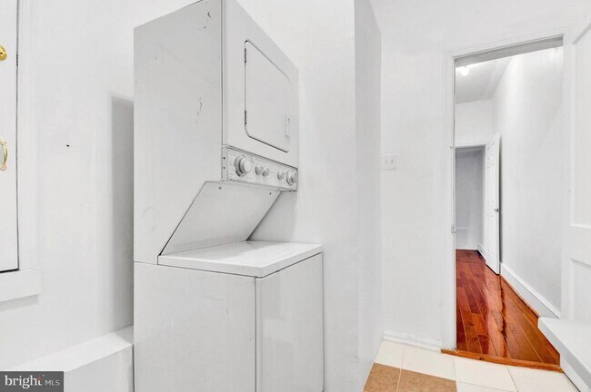 Building Photo - 1852 5th St NW