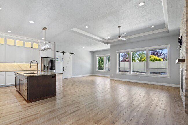 Building Photo - 9042 S La Pampa Way