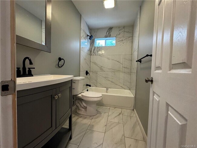 Building Photo - 8 5th Ave