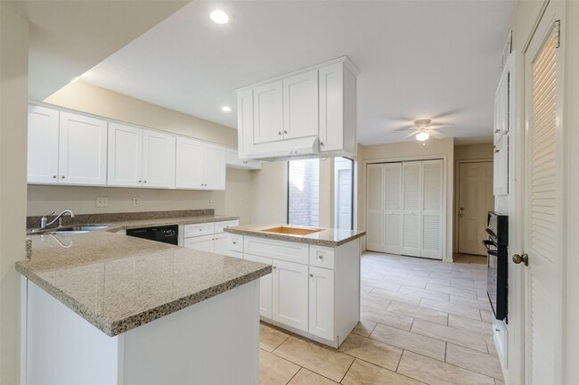 Building Photo - 514 Shady Dale Dr