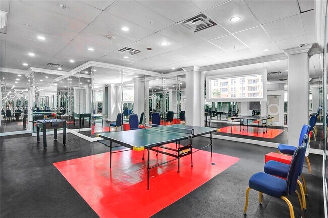 Building Photo - 2030 S Ocean Dr