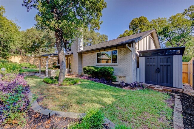 Building Photo - 2713 Bryonhall Dr