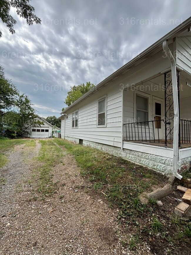 Building Photo - 519 N High St