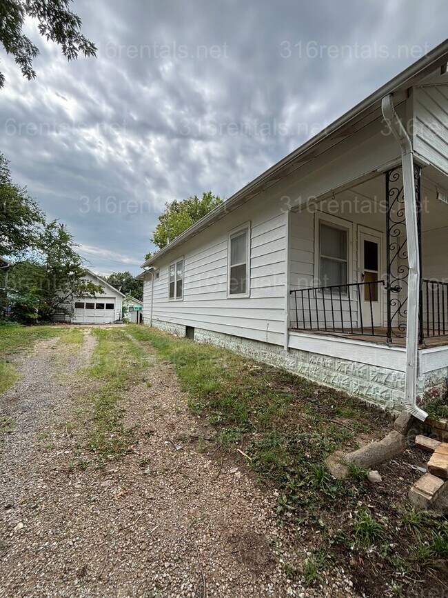 Building Photo - Two bedroom one bath house available now