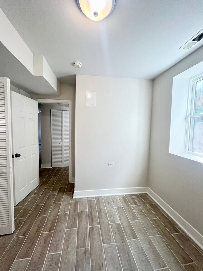 Building Photo - 3939 W Iowa St