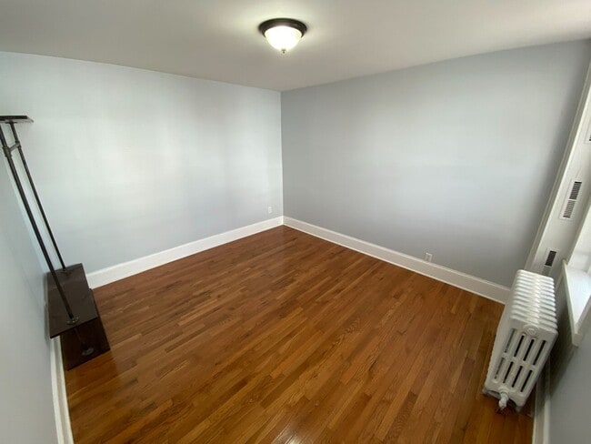 Building Photo - 60 William St