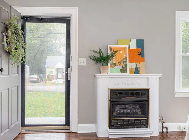 Building Photo - Vintage Charm, Modern Comfort & a Fully Fenced Backyard in Madison