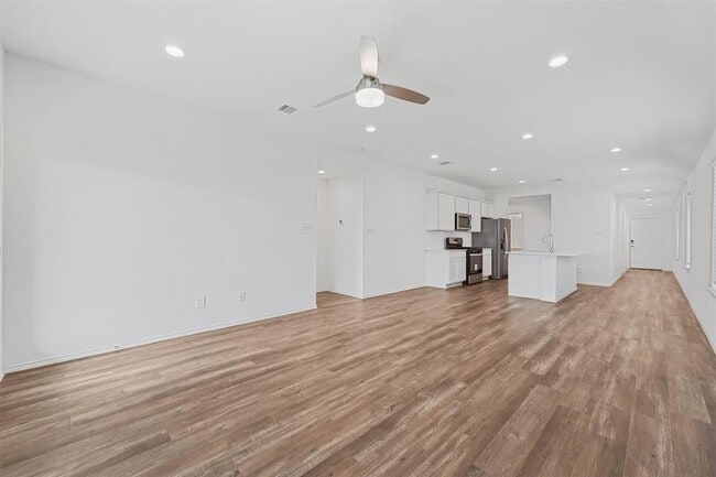 Building Photo - 5068 Pismo Ray Dr