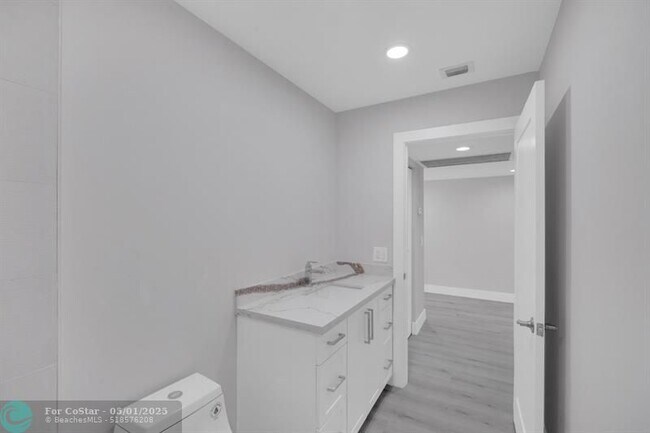 Building Photo - 12600 SW 5th Ct