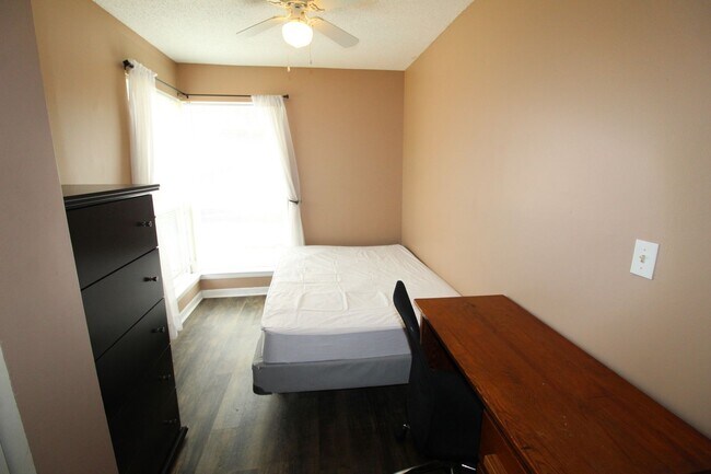 Building Photo - 1330 Hunters Rd
