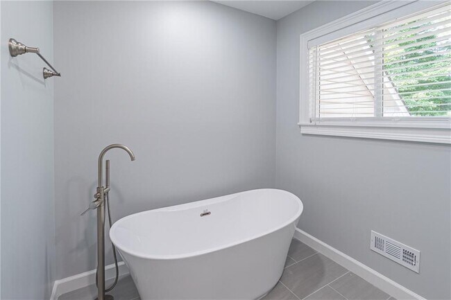 Building Photo - 27 S Riversong Ln