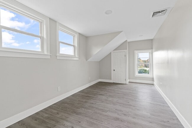 Building Photo - Spacious 3-Bedroom Home with Sunroom & Off-Street Parking in Johnston!