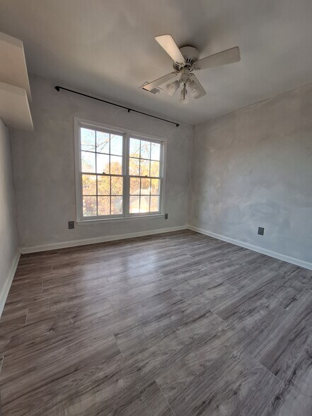 Building Photo - 2120 Sweetbirch Trl