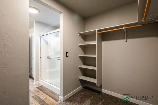 Building Photo - Upgraded 4 bed 3 bath home