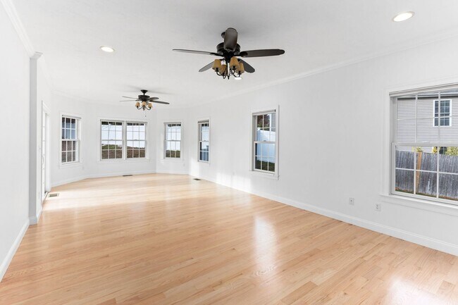 Building Photo - 5 Neff Dr